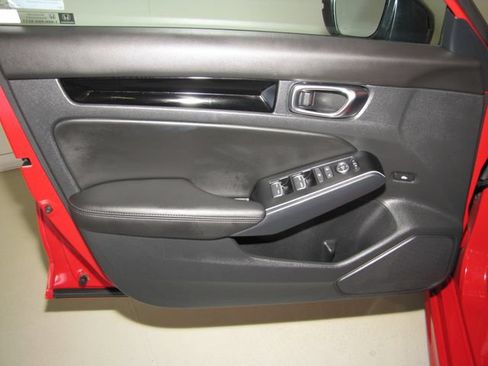 Certified 2025 Honda Civic Sport Touring image 10