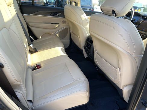 Used 2022 Jeep Grand Cherokee Limited image 27