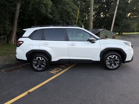 Used 2026 Subaru Forester Premium AWD/4WD image 9