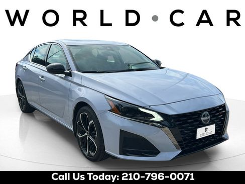 Used 2025 Nissan Altima 2.5 SR w/ SR Premium Package FWD image 1
