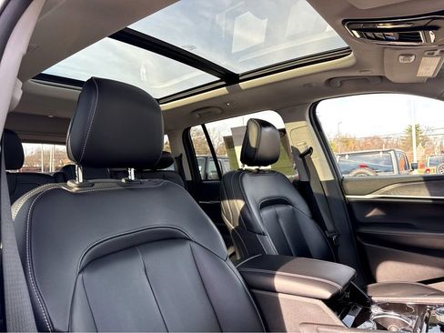 Certified 2023 Jeep Grand Cherokee Limited image 8