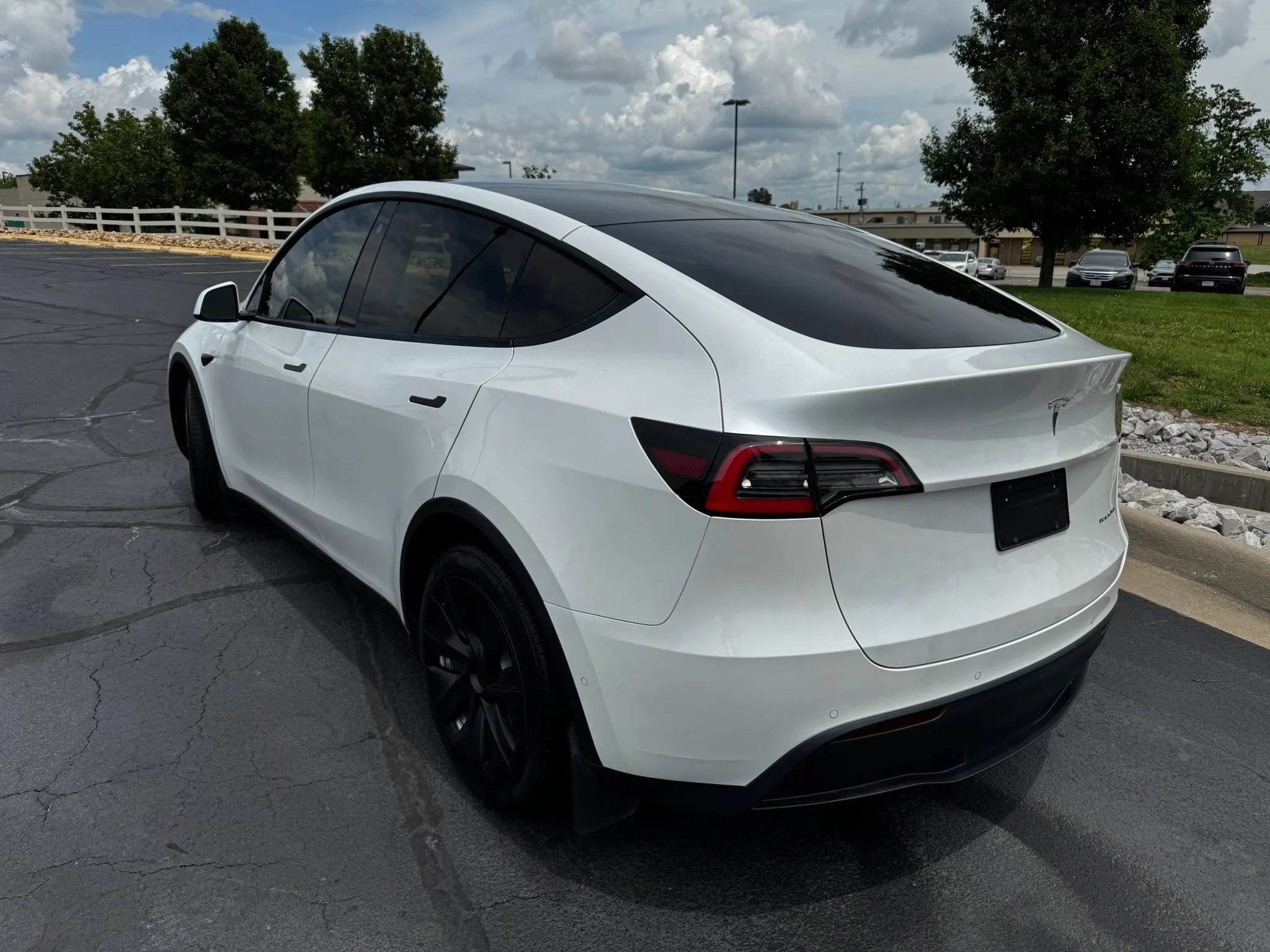 Used 2021 Tesla Model Y Long Range AWD/4WD image 2