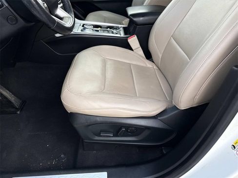Used 2022 Ford Explorer Limited w/ Equipment Group 301A image 11