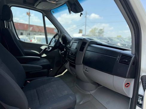 Used 2016 Mercedes-Benz Sprinter 2500 image 5