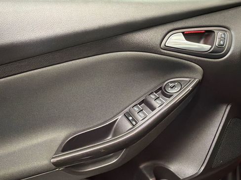 Used 2016 Ford Focus Titanium w/ Exterior Protection Package image 32