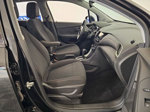 Used 2019 Chevrolet Trax LS w/ LPO, Protection Package FWD image 25