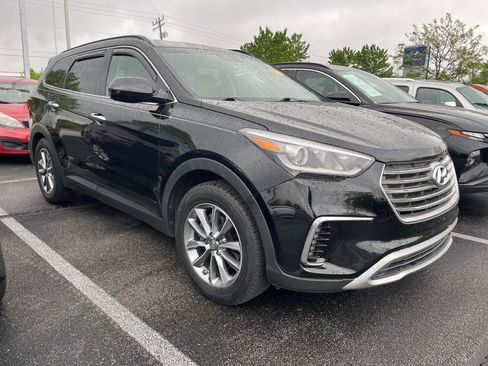 Used 2017 Hyundai Santa Fe SE FWD image 2