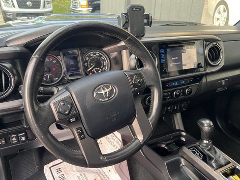 Used 2017 Toyota Tacoma TRD Off-Road image 19