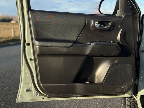 Certified 2023 Toyota Tacoma TRD Off-Road image 10