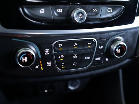 Used 2019 Chevrolet Traverse LT image 15