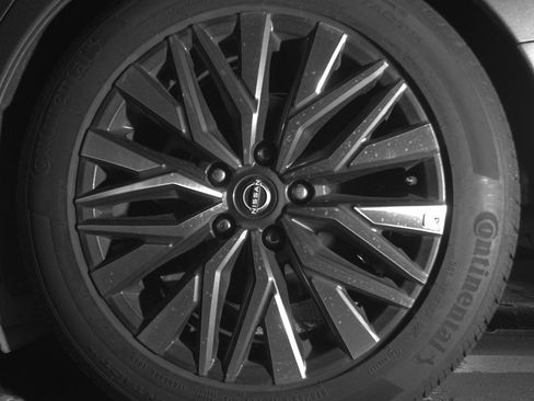 Used 2025 Nissan Altima 2.5 SV FWD image 14