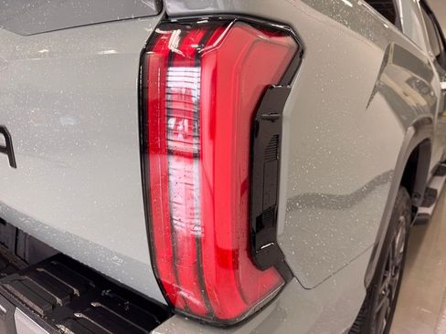 Used 2024 Toyota Tundra Limited AWD/4WD image 5
