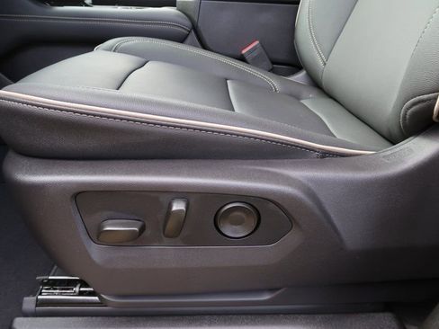 New 2026 GMC Yukon Elevation image 8