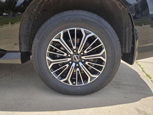 Used 2025 Nissan Armada SL w/ Captain's Chari Seat Package AWD/4WD image 11
