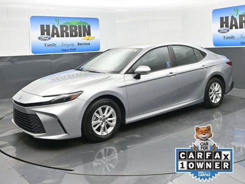 Used 2025 Toyota Camry LE w/ Convenience Package FWD image 1