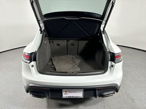 Used 2023 Porsche Macan Base image 33