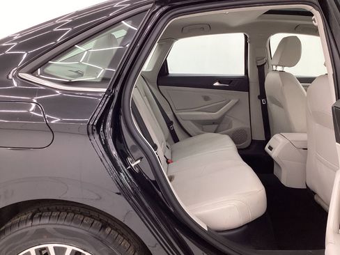 Used 2020 Volkswagen Jetta SE w/ SE Cold Weather Package image 21