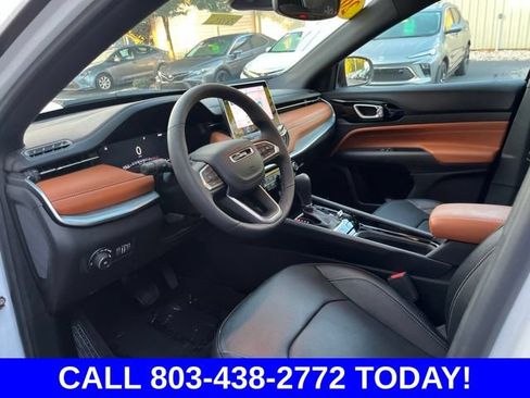 Used 2025 Jeep Compass Limited w/ Elite Group AWD/4WD image 6