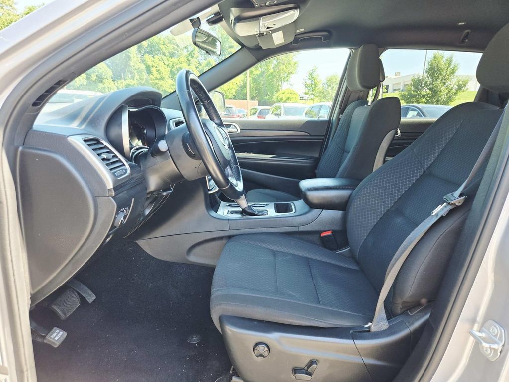Certified 2021 Jeep Grand Cherokee Laredo AWD/4WD image 11