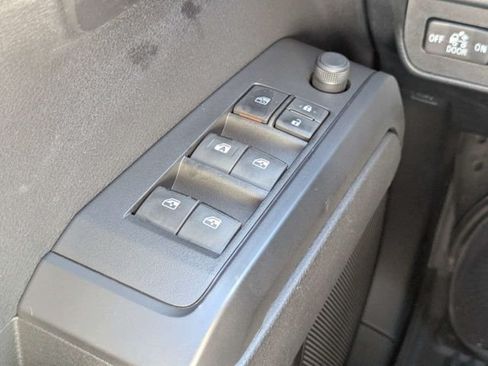 Used 2022 Toyota Tacoma SR AWD/4WD image 23