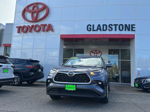 Certified 2024 Toyota Highlander LE image 1