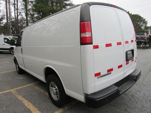 Used 2019 Chevrolet Express 2500 RWD image 8