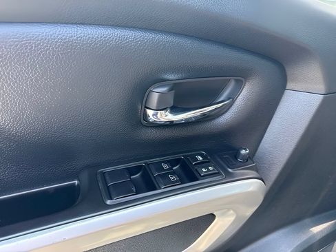 Used 2024 Nissan Titan SV w/ SV Convenience Package AWD/4WD image 16