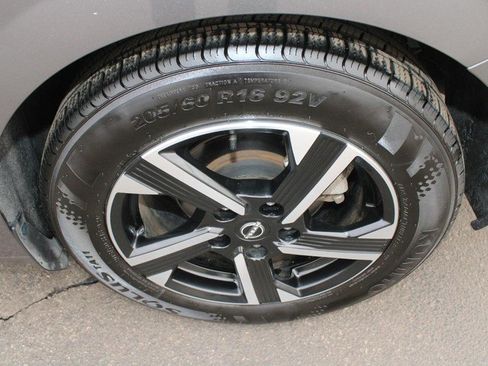 Used 2024 Nissan Sentra SV image 8