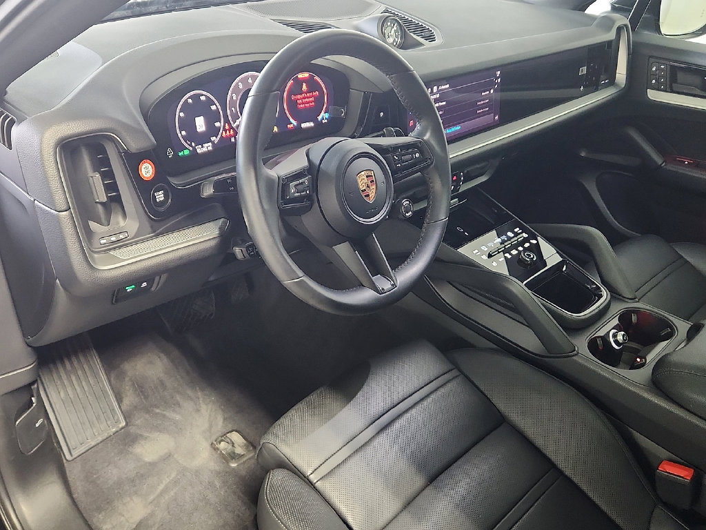 Certified 2026 Porsche Cayenne Coupe AWD/4WD image 4