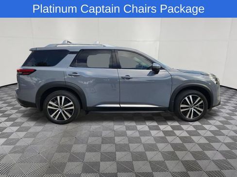 Used 2025 Nissan Pathfinder Platinum w/ Lighting Package (N93) FWD image 4