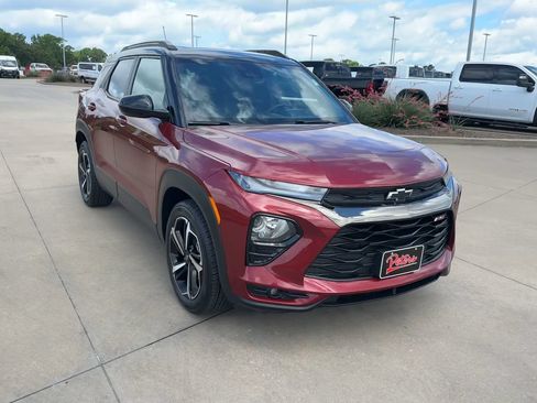 Used 2022 Chevrolet TrailBlazer RS w/ Sun and Liftgate Package FWD image 3