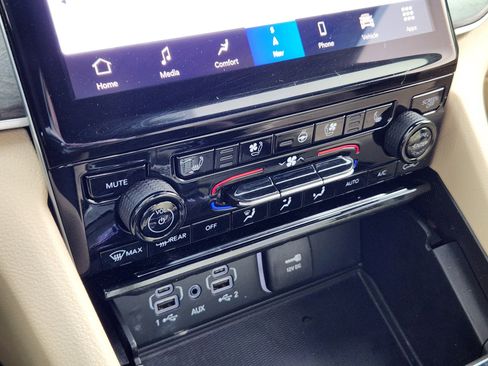 Used 2024 Jeep Grand Cherokee Limited 4xe w/ Luxury Tech Group II image 24