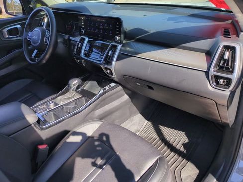 Certified 2022 Kia Sorento SX image 28