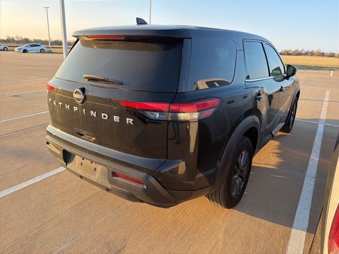 Used 2022 Nissan Pathfinder S image 4