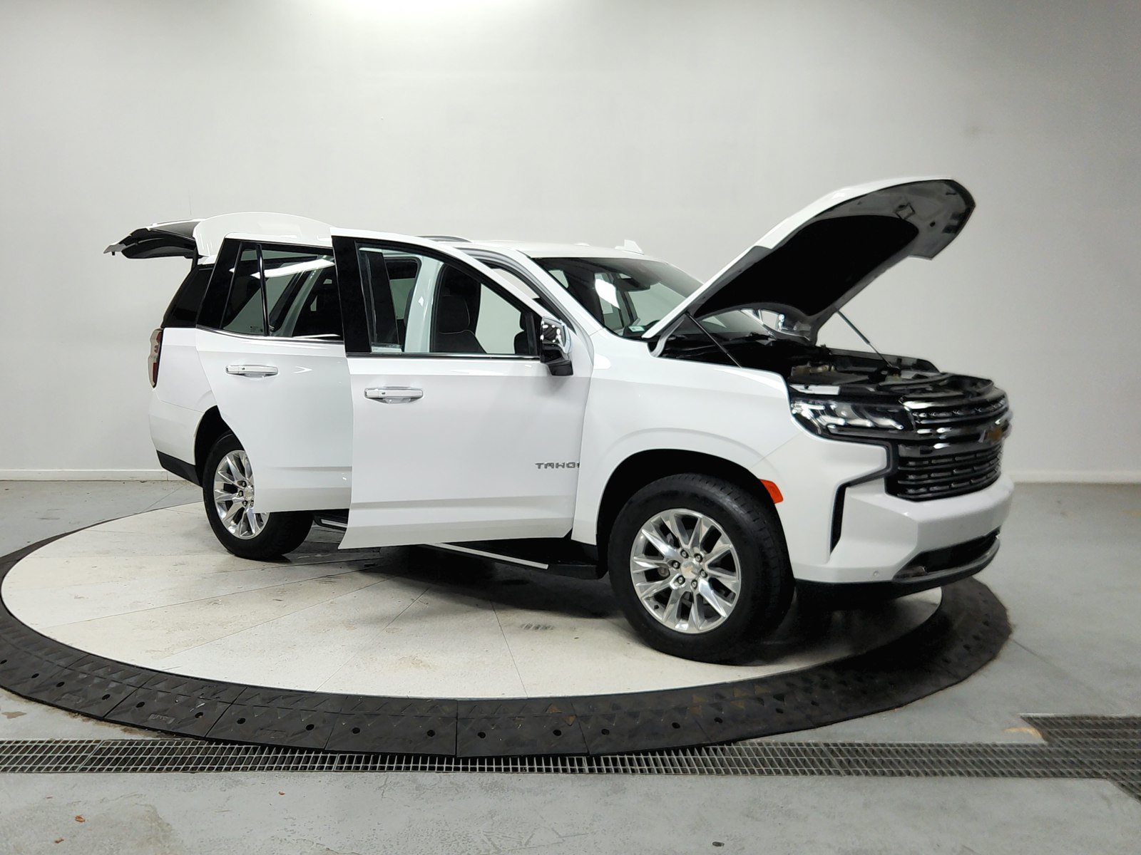 Used 2024 Chevrolet Tahoe Premier RWD image 10