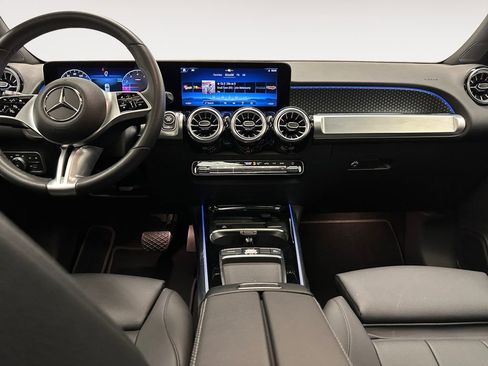 Used 2025 Mercedes-Benz GLB 250 4MATIC image 11