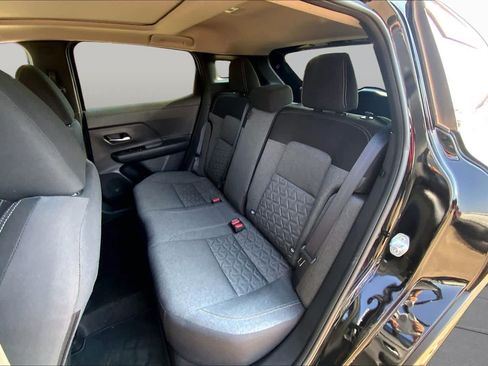 Used 2025 Nissan Kicks SV w/ SV Premium Package FWD image 21