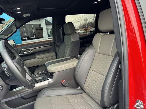 Used 2025 Chevrolet Silverado 1500 ZR2 w/ Technology Package image 11