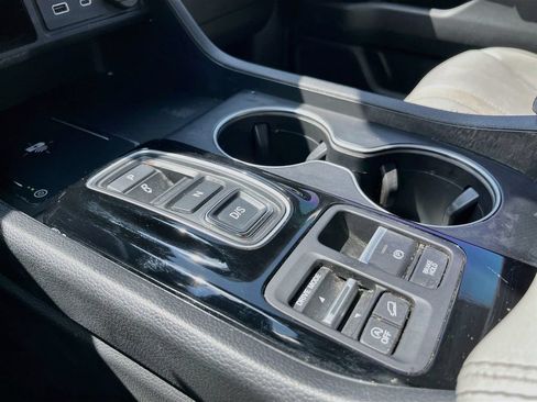 Used 2024 Honda Pilot Touring image 17