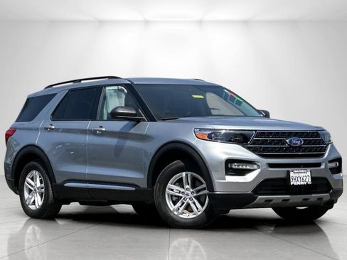 Used 2023 Ford Explorer XLT w/ Equipment Group 202A RWD image 1