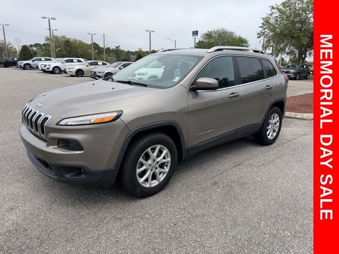 Used 2017 Jeep Cherokee Latitude w/ Trailer Tow Group AWD/4WD image 12
