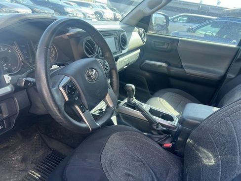 Used 2018 Toyota Tacoma SR5 image 12