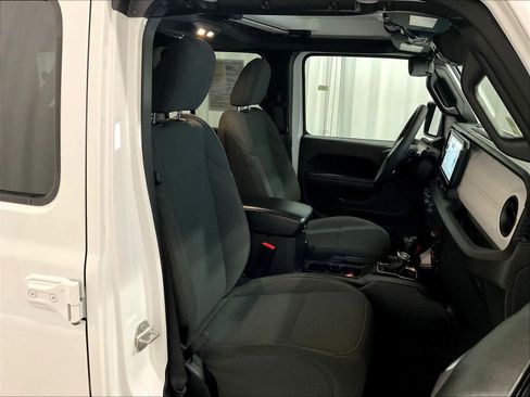 Used 2024 Jeep Wrangler Willys AWD/4WD image 11