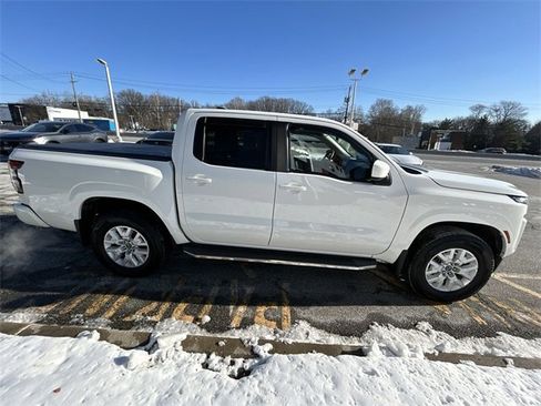 Certified 2022 Nissan Frontier SV w/ Technology Package image 9
