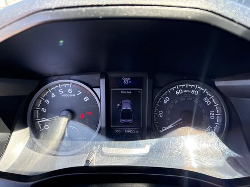 Used 2019 Toyota Tacoma TRD Sport AWD/4WD image 17