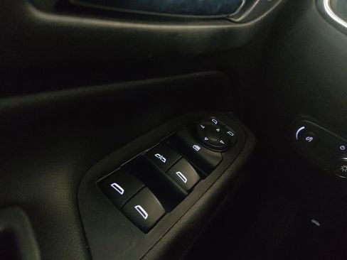 Used 2019 Chevrolet Equinox LT FWD image 27