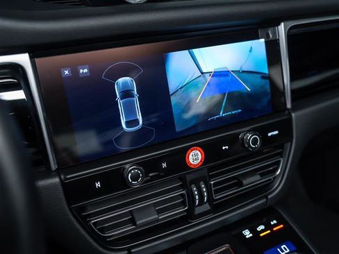 Certified 2025 Porsche Macan image 25