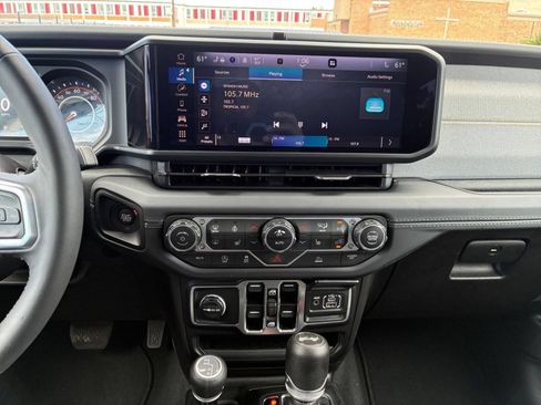 Used 2025 Jeep Wrangler Unlimited Sahara AWD/4WD image 14