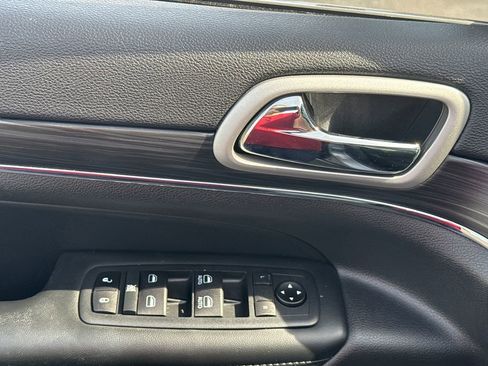 Used 2021 Jeep Grand Cherokee Limited image 16