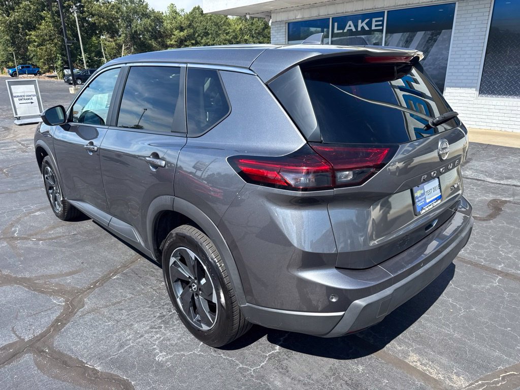 Used 2024 Nissan Rogue SV AWD/4WD image 8